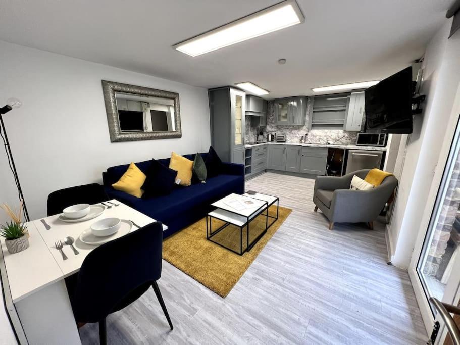 Langley Bungalow Apartment Slough